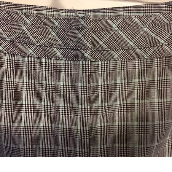 Cutter and Buck Bermuda Shorts - Picture 3 of 3